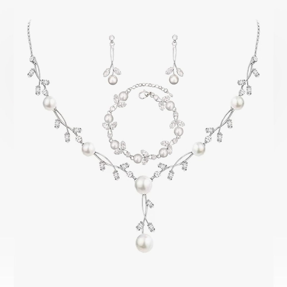 Elegant Pearl and Crystal Jewelry Set